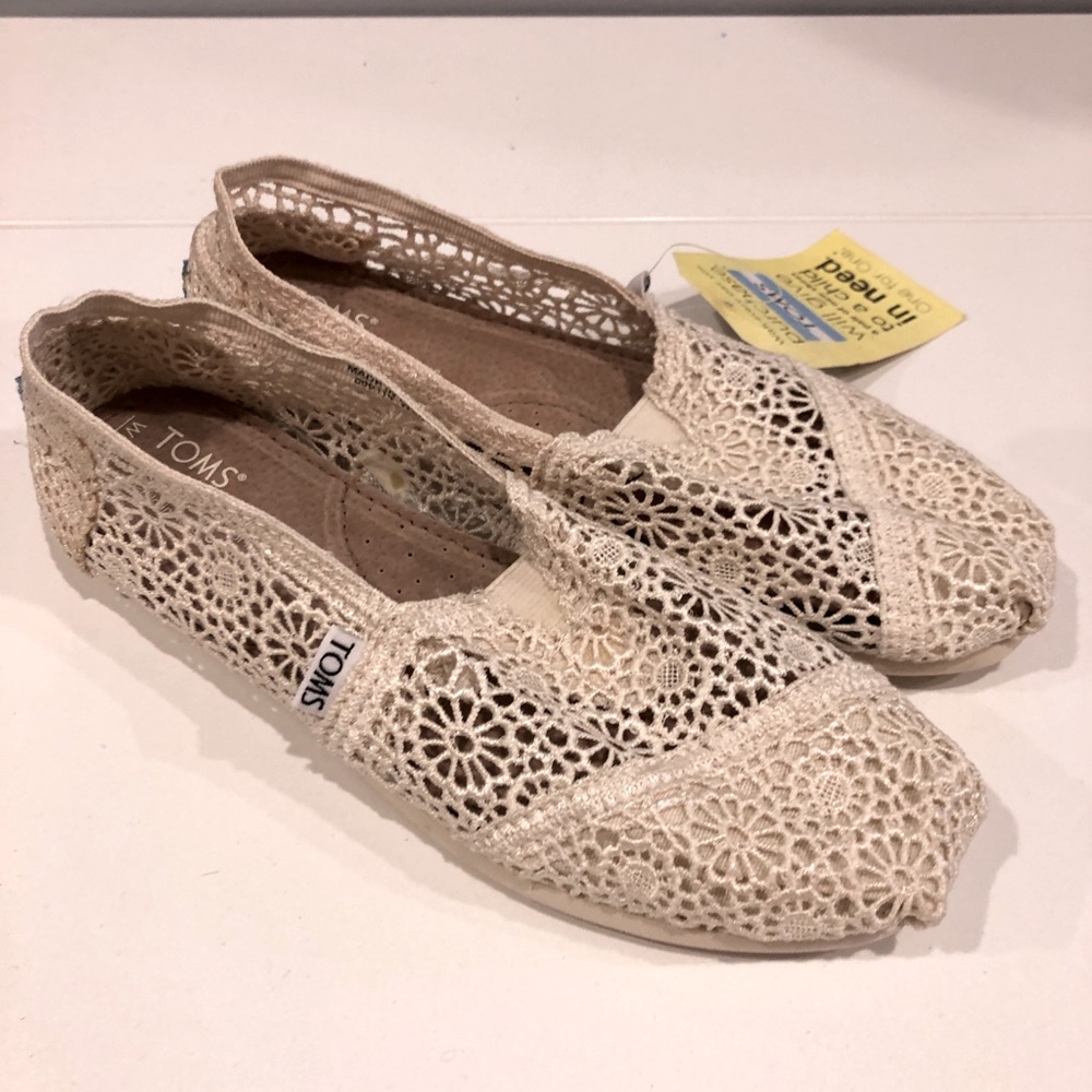 NWT Cream Morocco Crochet Toms